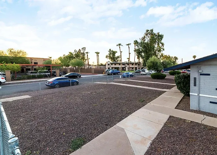 Cozy Retreat Near Phx Airport & Downtown *