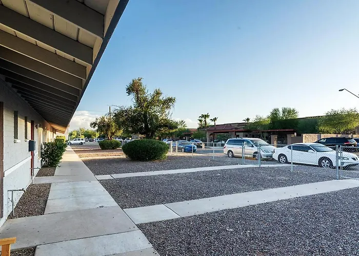 Cozy Retreat Near Phx Airport & Downtown Apartment