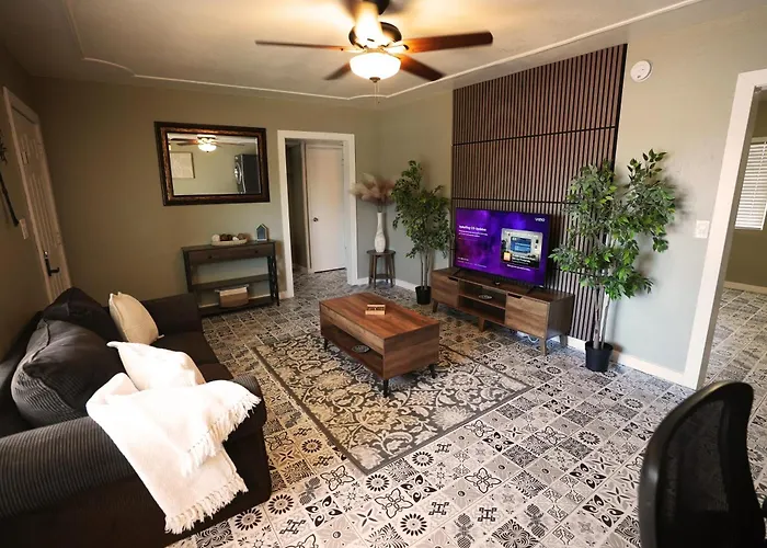 Cozy Retreat Near Phx Airport & Downtown Apartment Phoenix