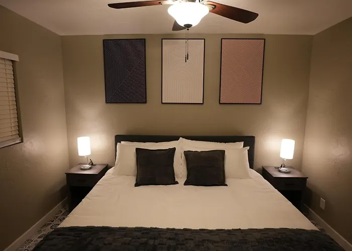 Cozy Retreat Near Phx Airport & Downtown Apartment