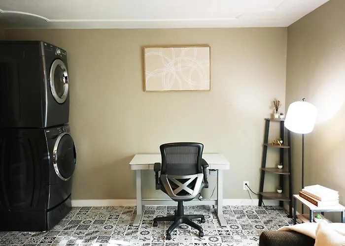 Cozy Retreat Near Phx Airport & Downtown Apartment
